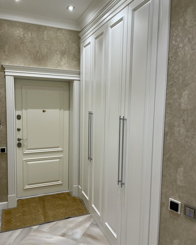 Встроенные распашные шкафы-Встроенный шкаф с распашными дверями «Модель 72»-фото2
